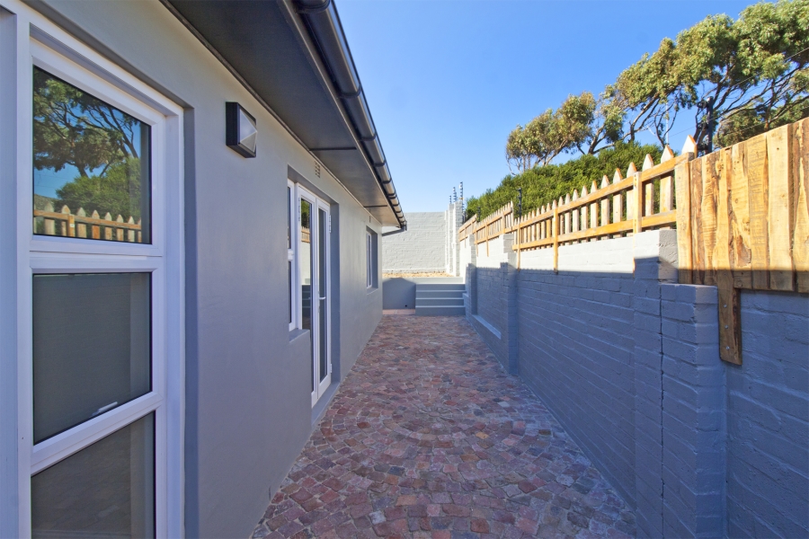 To Let 3 Bedroom Property for Rent in Sunnydale Western Cape